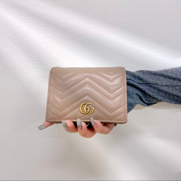 Gucci Handbags - Gucci GG Marmont card case wallet